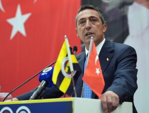 Fenerbahçe Başkanı Ali Koç açıklamalarda bulunuyor